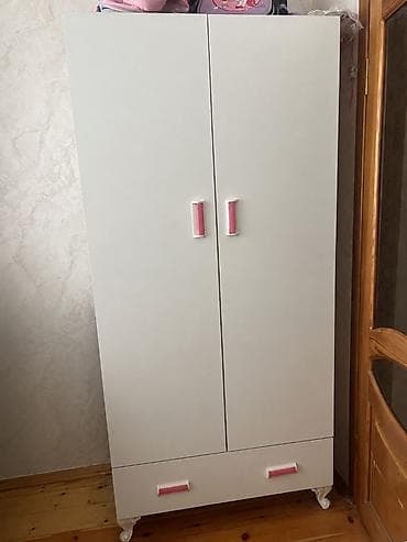 Uşaq otağı üçün iki qapılı paltar şkafı - Çox səliqəli vəziyyətdədir at lalafo.az Uşaq otağı üçün iki qapılı paltar şkafı - Çox səliqəli vəziyyətdədir