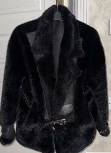 Qara süni kürk və dəri detallar ilə qadın üst geyimi - Rəng: dərin lalafo.az -da Qara süni kürk və dəri detallar ilə qadın üst geyimi - Rəng: dərin