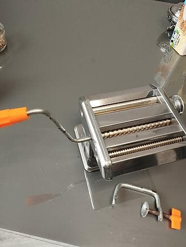 Əl ilə işləyən makaron xəmirı yayma və kəsmə aparatı - Paslanmayan lalafo.az -da Əl ilə işləyən makaron xəmirı yayma və kəsmə aparatı - Paslanmayan