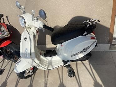 Uşaq üçün elektrikli skuter – klassik Vespa üslubunda - Rəng: ağ at lalafo.az Uşaq üçün elektrikli skuter – klassik Vespa üslubunda - Rəng: ağ