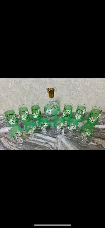 Yaşıl şüşədən dekorativ içki dəsti - Tərkib: 1 ədəd qrafin (şüşə lalafo.az -da Yaşıl şüşədən dekorativ içki dəsti - Tərkib: 1 ədəd qrafin (şüşə