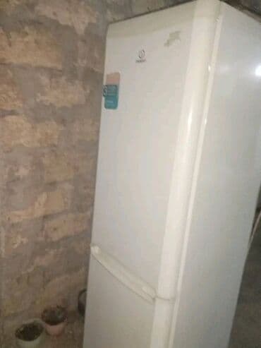 İşlənmiş 2 qapılı Indesit Soyuducu Satılır, rəng - Ağ, Təkərli lalafo.az -da İşlənmiş 2 qapılı Indesit Soyuducu Satılır, rəng - Ağ, Təkərli