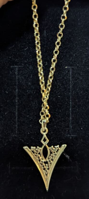 Qızıl zəncir boyunbağı və “V” formalı kulon Əyar: 585 (14K) - lalafo.az -da Qızıl zəncir boyunbağı və “V” formalı kulon Əyar: 585 (14K) -