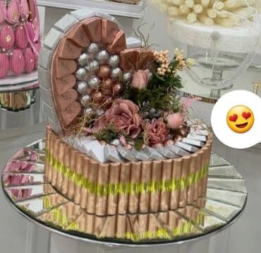 Şokoladla bəzədilmiş hədiyyə səbəti/kompozisiyası - Forma: ürəkvari lalafo.az -da Şokoladla bəzədilmiş hədiyyə səbəti/kompozisiyası - Forma: ürəkvari