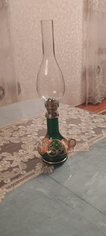 Kerosin/qaz yağı ilə işləyən klassik masa lampası. Xüsusiyyətlər: - lalafo.az -da Kerosin/qaz yağı ilə işləyən klassik masa lampası. Xüsusiyyətlər: -