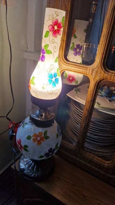 Masaüstü çıraq, xaricdən alınıb, üzərinin naxışı əl işidir. İşləkdir lalafo.az -da Masaüstü çıraq, xaricdən alınıb, üzərinin naxışı əl işidir. İşləkdir