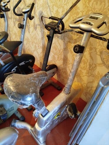 Boz rəngli velotrenajor evdə məşq etmək üçün nəzərdə tutulub. Rahat lalafo.az -da Boz rəngli velotrenajor evdə məşq etmək üçün nəzərdə tutulub. Rahat