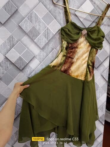 Zeytun-yaşıl rənglərdə qadın paltarı. - Üst hissə: qalın ipli, büst lalafo.az -da Zeytun-yaşıl rənglərdə qadın paltarı. - Üst hissə: qalın ipli, büst