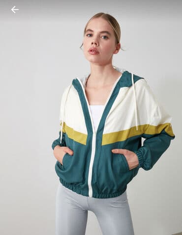 Стильная ветровка, производства Турция. Цена 30 азн. Размер С-М lalafo.az -da Стильная ветровка, производства Турция. Цена 30 азн. Размер С-М