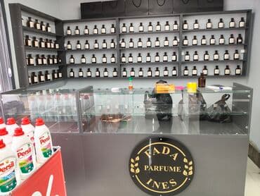 Parfum ucun vitrin mebeli stolu, ideal veziyetde lalafo.az -da Parfum ucun vitrin mebeli stolu, ideal veziyetde