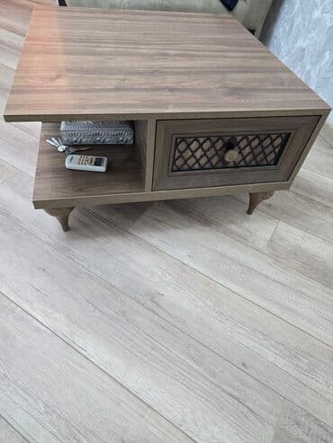 Jurnal masası, İşlənmiş, Açılmayan, Laminat, Kvadrat masa lalafo.az -da Jurnal masası, İşlənmiş, Açılmayan, Laminat, Kvadrat masa