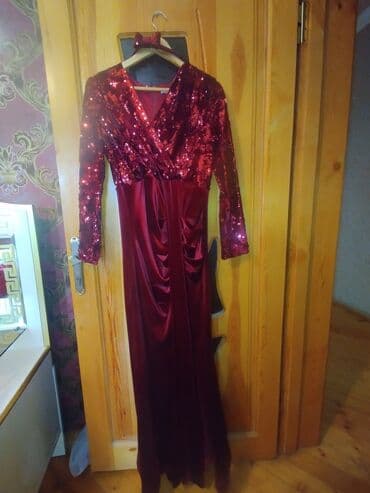 Qırmızı-bordo rəngli uzun ziyafət donu - Üst hissə: parlaq payetlərlə lalafo.az -da Qırmızı-bordo rəngli uzun ziyafət donu - Üst hissə: parlaq payetlərlə