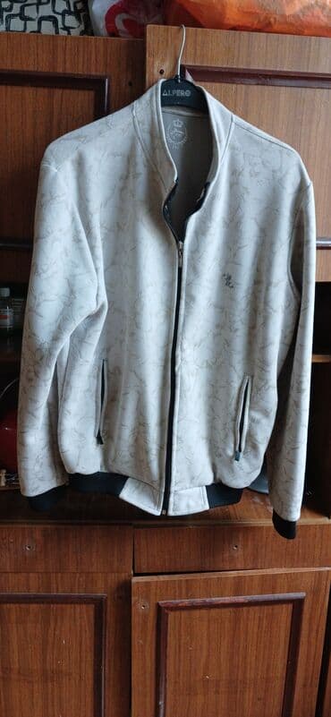 Gödəkcə əla vəzyədədi razmeri 70 75 kilolu bəylərin əyninə lalafo.az -da Gödəkcə əla vəzyədədi razmeri 70 75 kilolu bəylərin əyninə