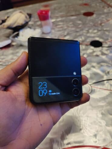 Samsung Z Flip, 256 GB, rəng - Qara, Simsiz şarj, İki sim kartlı, Düyməli lalafo.az -da Samsung Z Flip, 256 GB, rəng - Qara, Simsiz şarj, İki sim kartlı, Düyməli
