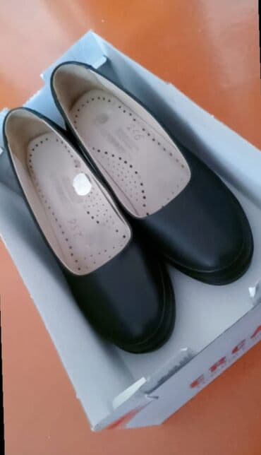 Qadın ayaqqabısı – klassik qara rəng, bağlı burunlu, rahat lalafo.az -da Qadın ayaqqabısı – klassik qara rəng, bağlı burunlu, rahat