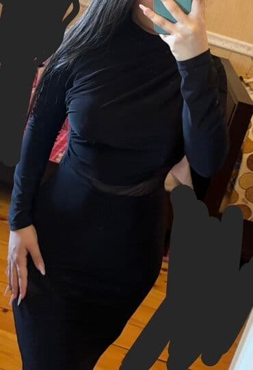 Qadın paltarı – qara, bədənə oturan midi model - Rəng: klassik qara - lalafo.az -da Qadın paltarı – qara, bədənə oturan midi model - Rəng: klassik qara -