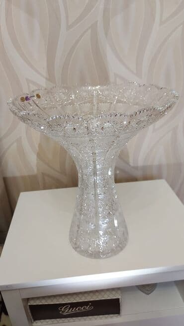 Kəsgin naxışlı şüşə meyvə/qənnadı vazası - Material: qalın, şəffaf lalafo.az -da Kəsgin naxışlı şüşə meyvə/qənnadı vazası - Material: qalın, şəffaf