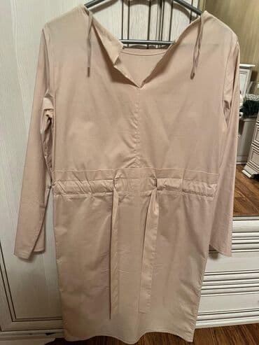 Bej rəngli qadın paltarı - Stil: Sadə və eleqant düz kəsim, dizə lalafo.az -da Bej rəngli qadın paltarı - Stil: Sadə və eleqant düz kəsim, dizə