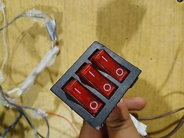 Üç qırmızı rokker açarı olan bu panel quraşdırılan modul elektrik lalafo.az -da Üç qırmızı rokker açarı olan bu panel quraşdırılan modul elektrik