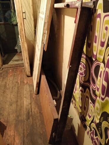 Taxta ilə örtülmüş, qəhvəyi rəngli qapı. Bu qapı müasir və klassik lalafo.az -da Taxta ilə örtülmüş, qəhvəyi rəngli qapı. Bu qapı müasir və klassik