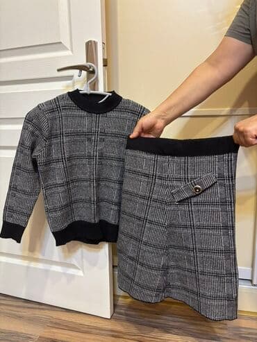 İkihissəli qadın dəsti – sviter və ətək - Rəng və naxış: Qara-boz lalafo.az -da İkihissəli qadın dəsti – sviter və ətək - Rəng və naxış: Qara-boz