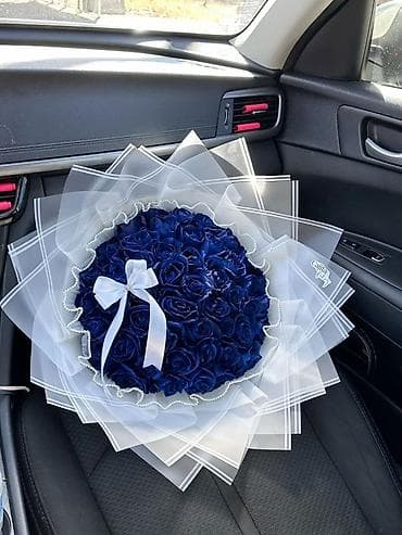 Mavi qızılgüllərdən hazırlanmış dəbdəbəli buket - Tərkib: dərin mavi lalafo.az -da Mavi qızılgüllərdən hazırlanmış dəbdəbəli buket - Tərkib: dərin mavi