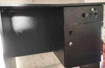 Ayağında kiçik hissə qırıq yeri var. İstifadəyə yararlıdır lalafo.az -da Ayağında kiçik hissə qırıq yeri var. İstifadəyə yararlıdır