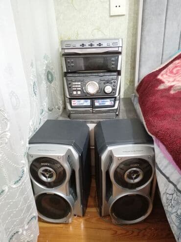 Sony mini Hi‑Fi musiqi mərkəzi və iki ədəd kolonka dəsti lalafo.az -da Sony mini Hi‑Fi musiqi mərkəzi və iki ədəd kolonka dəsti