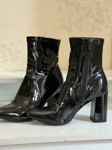 Qadın botları – laklı qara - Material: dəri lak - Rəng: qara - Model lalafo.az -da Qadın botları – laklı qara - Material: dəri lak - Rəng: qara - Model