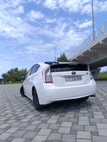 Toyota Prius: 1.8 l | 2013 il Hetçbek lalafo.az -da Toyota Prius: 1.8 l | 2013 il Hetçbek