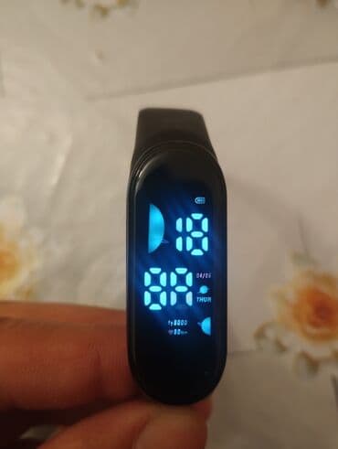 Ağıllı qolbaq (fitnes treker) - Rəng: qara, silikon qayış - Ekran lalafo.az -da Ağıllı qolbaq (fitnes treker) - Rəng: qara, silikon qayış - Ekran