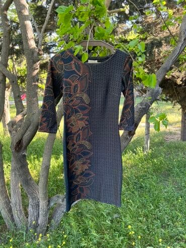 Qadın donu - Rəng: tünd göy-qara tonlarda - Naxış: ön hissə boyunca lalafo.az -da Qadın donu - Rəng: tünd göy-qara tonlarda - Naxış: ön hissə boyunca