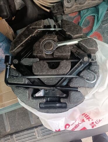 Avtomobil domkratları və təkər açma dəsti - Hidravlik floor jack lalafo.az -da Avtomobil domkratları və təkər açma dəsti - Hidravlik floor jack