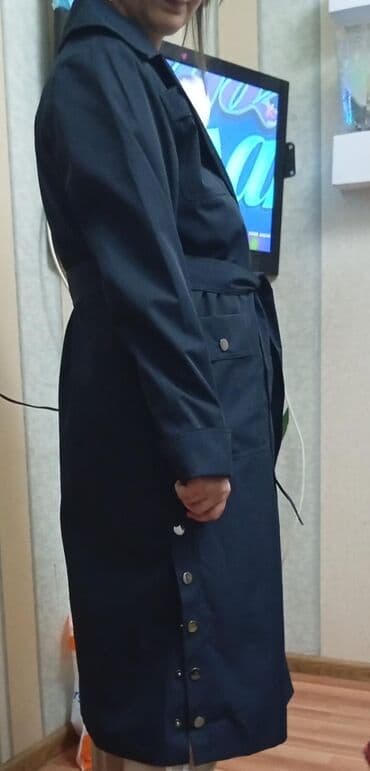 Qadınlar üçün tünd göy rəngdə trenç/plas yenidir lalafo.az -da Qadınlar üçün tünd göy rəngdə trenç/plas yenidir