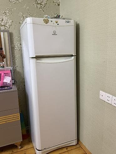 2 двери Indesit Холодильник Продажа, цвет - Белый at lalafo.az 2 двери Indesit Холодильник Продажа, цвет - Белый