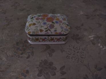 Porselen dekorativ qutu – çiçək naxışlı - Material: parlaq ağ lalafo.az -da Porselen dekorativ qutu – çiçək naxışlı - Material: parlaq ağ