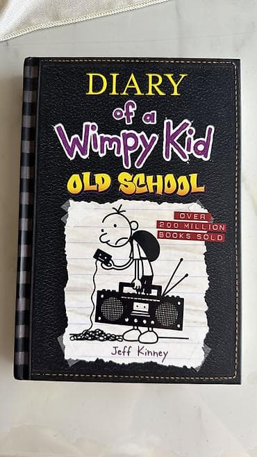 Diary of a Wimpy Kid: Old School (İngilis dilində orijinal sərt cild) at lalafo.az Diary of a Wimpy Kid: Old School (İngilis dilində orijinal sərt cild)