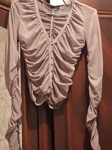 ZARA qadın bluzası - Model: mərkəzdən büzgülü, dərin V-yaxa - Uzun lalafo.az -da ZARA qadın bluzası - Model: mərkəzdən büzgülü, dərin V-yaxa - Uzun