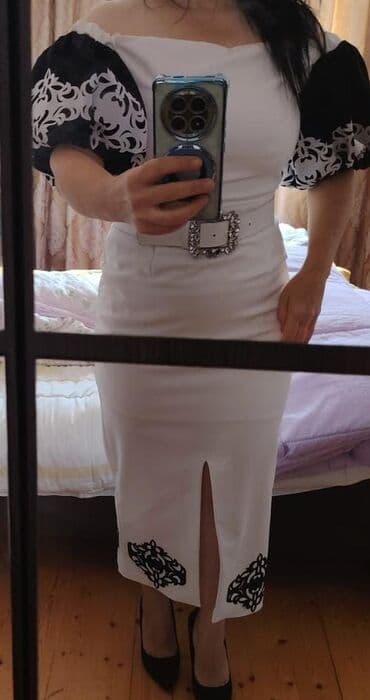 Ağ rəngdə zərif midi don. - Model: çiyinləri açıq, büzgülü elastik lalafo.az -da Ağ rəngdə zərif midi don. - Model: çiyinləri açıq, büzgülü elastik