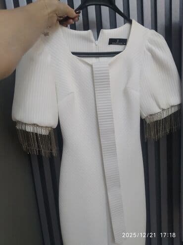 1defe nişanda geyinilib 80 m alınıb 30m satılır qabaqda razrezi var lalafo.az -da 1defe nişanda geyinilib 80 m alınıb 30m satılır qabaqda razrezi var