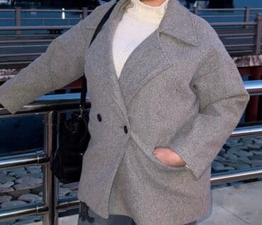 Qadınlar üçün qısa boz palto - Model: ikicərgəli görünüşlü, iki lalafo.az -da Qadınlar üçün qısa boz palto - Model: ikicərgəli görünüşlü, iki