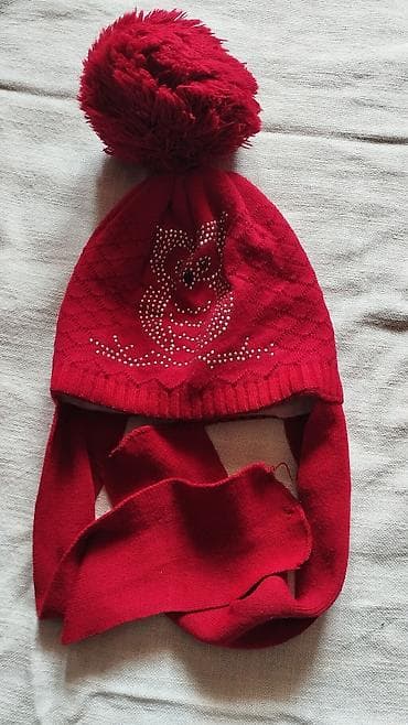 Qız uşaqları üçün qırmızı qış papağı - Material: yumşaq trikotaj, iç lalafo.az -da Qız uşaqları üçün qırmızı qış papağı - Material: yumşaq trikotaj, iç