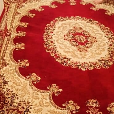 Qırmızı klassik xalça - Rəng və naxış: Bordo-qırmızı əsas fonda krem lalafo.az -da Qırmızı klassik xalça - Rəng və naxış: Bordo-qırmızı əsas fonda krem