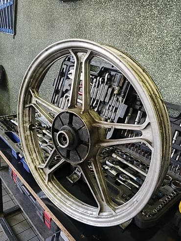 125, 150, 250 cc arxa tormuz sistemi baraban olan motolar üçün 18lik lalafo.az -da 125, 150, 250 cc arxa tormuz sistemi baraban olan motolar üçün 18lik