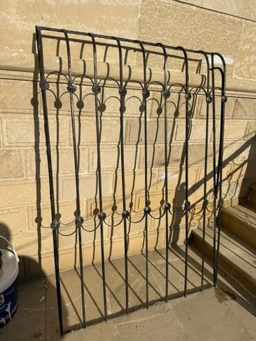 Оконные карнизы: Məhsul təsviri: - Dəmir pəncərə barmaqlığı: Qara rəngli, dekorativ at lalafo.az — 2 Оконные карнизы: Məhsul təsviri: - Dəmir pəncərə barmaqlığı: Qara rəngli, dekorativ — 2