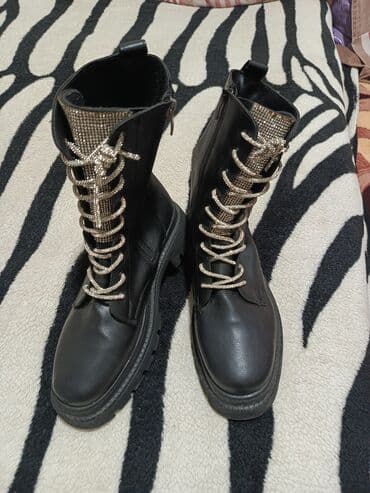 Qadın üçün qara lace-up botlar - Model: uzunboğaz, hər iki tərəfdən lalafo.az -da Qadın üçün qara lace-up botlar - Model: uzunboğaz, hər iki tərəfdən