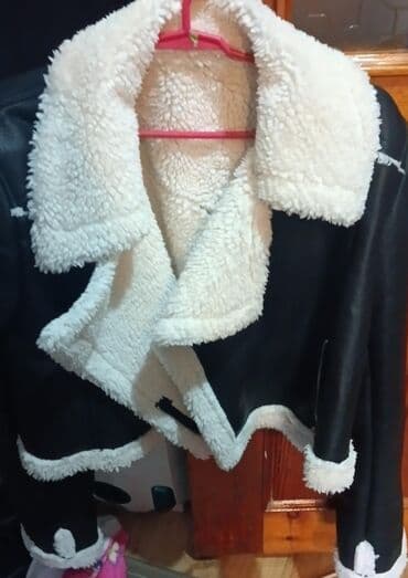 Qara dəri qadın kürkü – qısa “aviator” stilində. İç hissə və yaxalıq lalafo.az -da Qara dəri qadın kürkü – qısa “aviator” stilində. İç hissə və yaxalıq