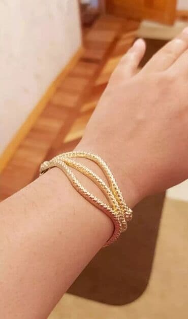 Işlənmiş qolbaq satılır. 3 azn lalafo.az -da Işlənmiş qolbaq satılır. 3 azn