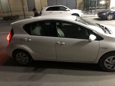 Toyota Aqua hibrid, ağ rəng, 5 qapılı hatchback. Özəlliklər: - Hibrid lalafo.az -da Toyota Aqua hibrid, ağ rəng, 5 qapılı hatchback. Özəlliklər: - Hibrid