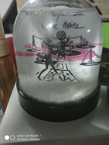 Guerlain декор для столика снежный шар с араматом lalafo.az -da Guerlain декор для столика снежный шар с араматом